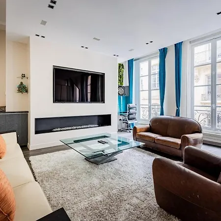 Place Vendome - Opera - Louvres - 3 Bedrooms Apartment Paris